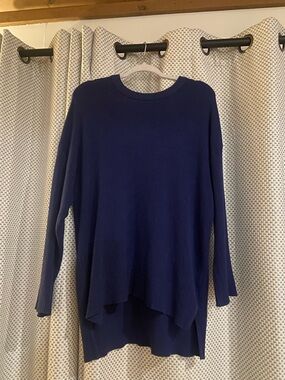 Tahari Women's Crewneck Sweater in Navy Blue